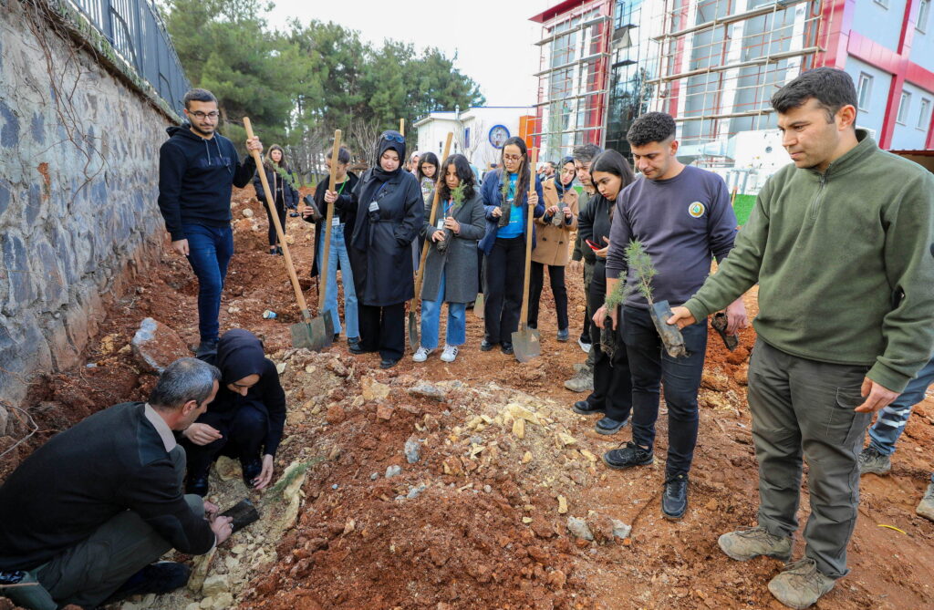 GAÜN’DE 6 ŞUBAT ANMA ETKİNLİĞİ