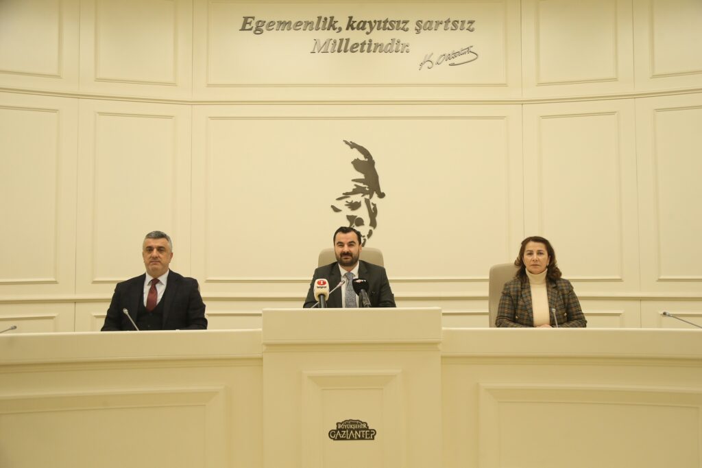 İİSLAHİYE VE NURDAĞI’NDAKİ BESİCİLERE 2 MİLYON KİLOGRAM YEM DESTEĞİ!