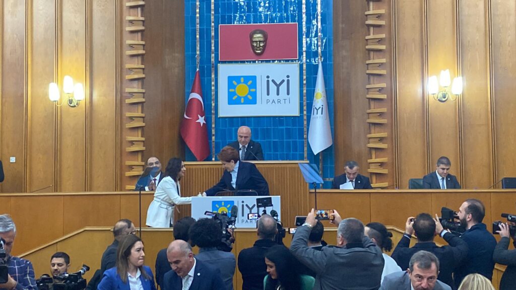 AKŞENER ROZETİNİ TAKIP ADAYLIĞINI İLAN ETTİ