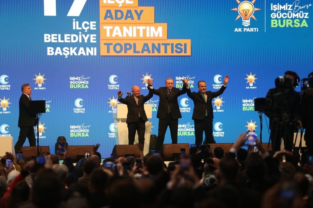 Cumhurbaşkanı Erdoğan’dan CHP’ye eleştiri: “CHP’de herkes bir köşe başına yapışmanın derdinde”