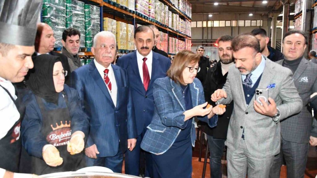 Şahin, Kadooğlu’nda nergislerle karşılandı