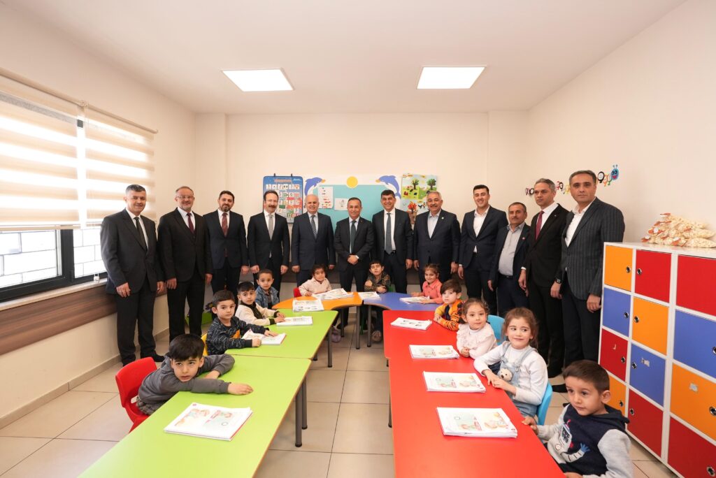 VALİ ÇEBER: “RIDVAN BAŞKANIMIZ, ŞEHİTKAMİL’DE BİRBİRİNDEN GÜZEL İŞLERE İMZA ATMIŞTIR”