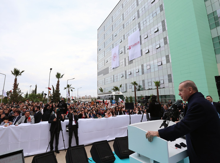 Cumhurbaşkanı Erdoğan: “Şehir hastanelerini, eşi-benzeri olmayan birer şifa merkezi olarak milletimizin hizmetine sunmaya devam edeceğiz”