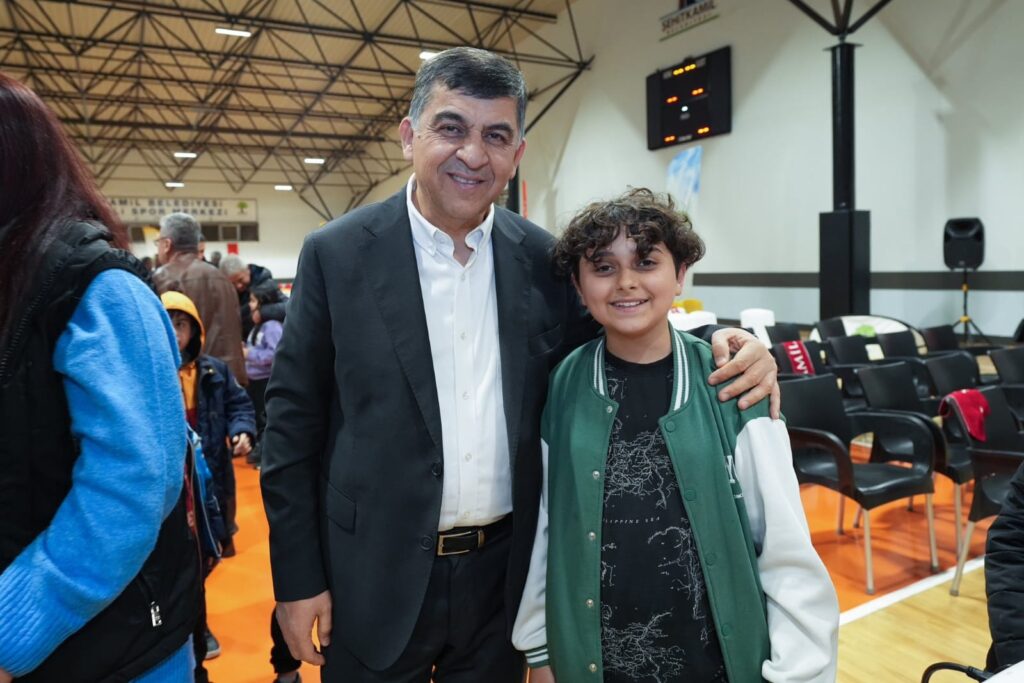 FADILOĞLU; ÇALMADIK KAPI, SIKILMADIK EL BIRAKMIYOR