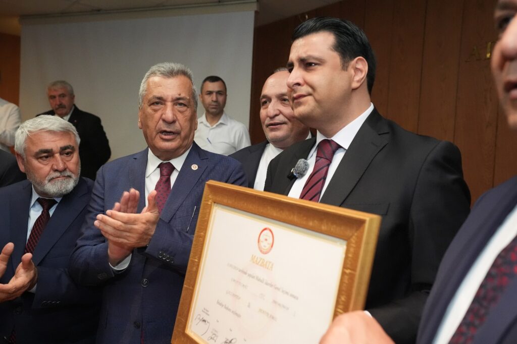 MAZBATA TÖRENİNDE GÖZYAŞLARINA HÂKİM OLAMADI