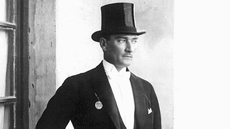 M. Erhan Durukan: “ATATÜRK, DÜNYA DANS GÜNÜ’NDE…”