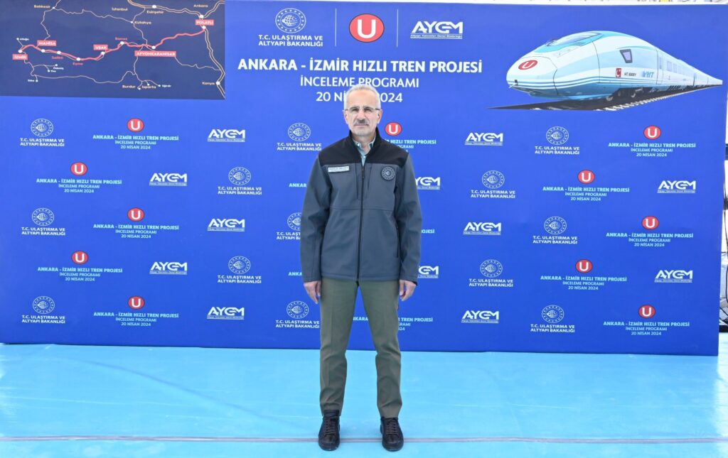 Bakan Uraloğlu: “Ankara-İzmir arası hızlı trenle 3,5 saate düşecek”