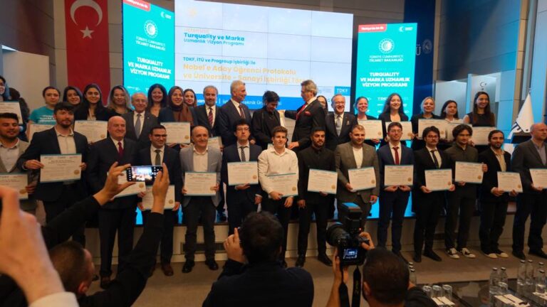 Turquality ve Marka Programı Mezunları Törende Diplomalarını Aldı
