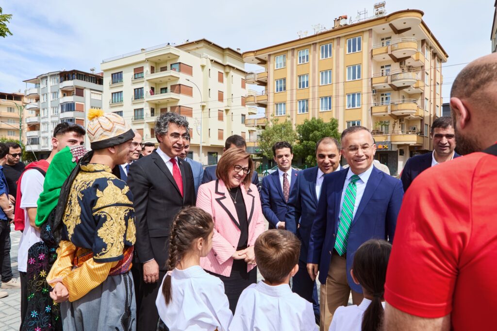 BAŞKAN ŞAHİN, GAZİANTEP BÜYÜKŞEHİR’İN DÜZENLEDİĞİ 19 MAYIS ATATÜRKÜ ANMA, GENÇLİK VE SPOR BAYRAMI ETKİNLİKLERİNE KATILDI