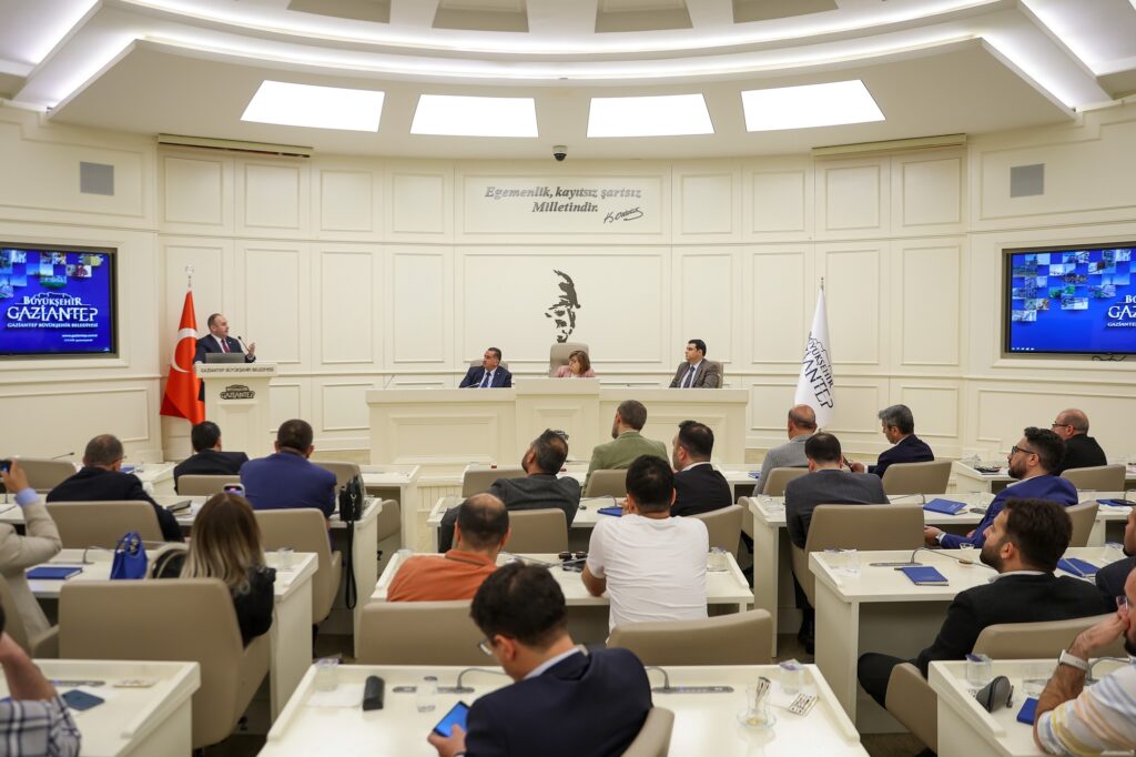 GAZİANTEP BÜYÜKŞEHİR’DEN DEPREM VE DEPREMİN İNŞAAT SEKTÖRÜNE ETKİLERİ ÇALIŞTAYI