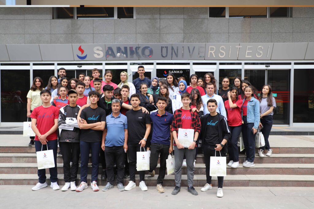 ÜNİVERSİTE ADAYLARINDAN SANKO ÜNİVERSİTESİ’NE ZİYARET
