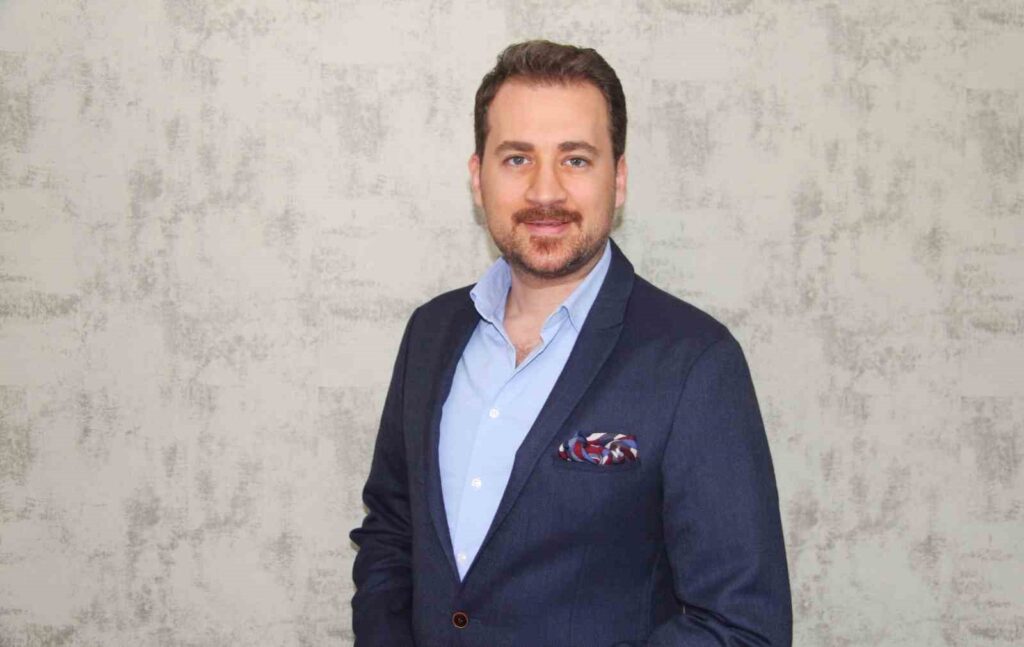 Sevilen ses sanatçısı İhsan Güvenç’in yeni şarkısı büyük beğeni topladı