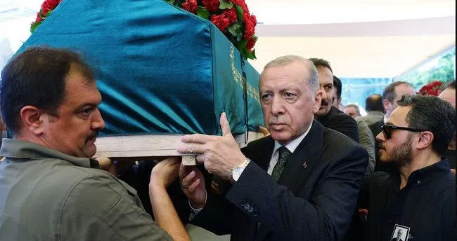 Özer Uçuran Çiller uğurlandı: Siyaseti buluşturan tören