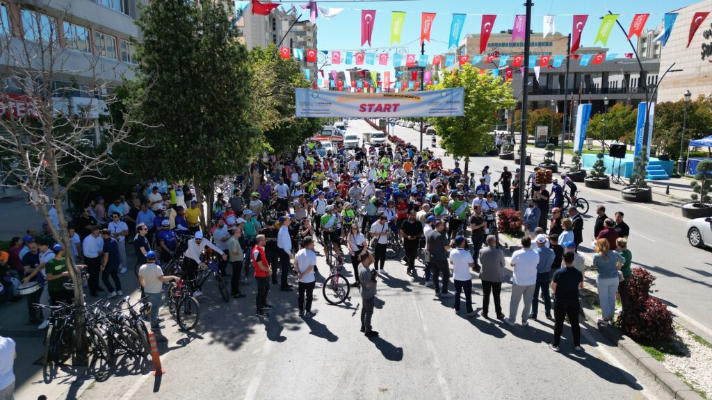 GAZİANTEP’TE BİLAL ERDOĞAN’IN KATILIMIYLA DÜNYA BİSİKLET GÜNÜ ETKİNLİĞİ
