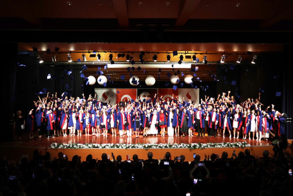 SANKO ÜNİVERSİTESİ’NDE MEZUNİYET COŞKUSU