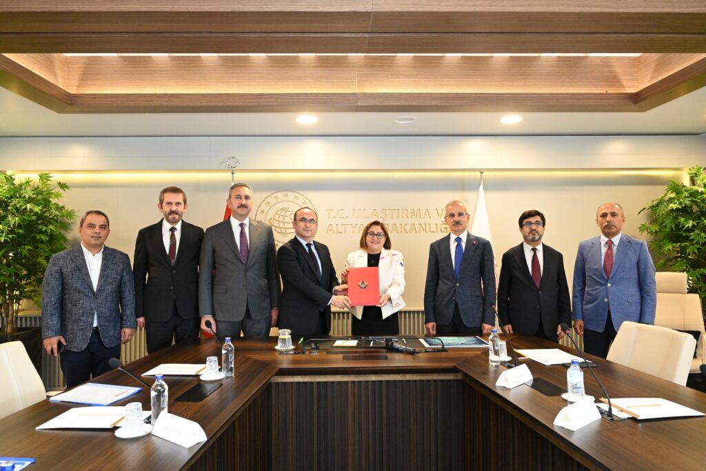 SEÇİM BEYANNAMESİNİN EN BÜYÜK PROJELERİNDEN DÜLÜK TÜNELİ İÇİN İMZALAR ATILDI