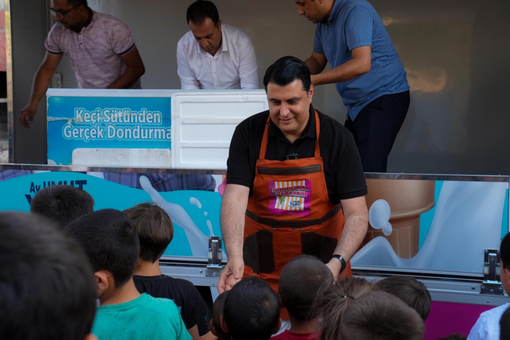 BAŞKAN YILMAZ’DAN ÇOCUKLARA ÖZEL PROJE: ‘DONDURMA KARAVANI’