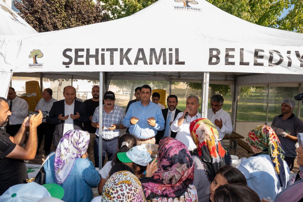 BAŞKAN UMUT YILMAZ’DAN AŞURE VE DONDURMA İKRAMI