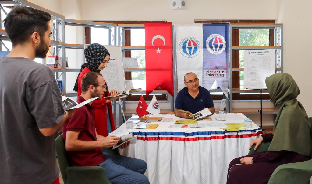 ADAY ÖĞRENCİLERE REHBERLİK İÇİN GAÜN’DE TERCİH OFİSİ AÇILDI