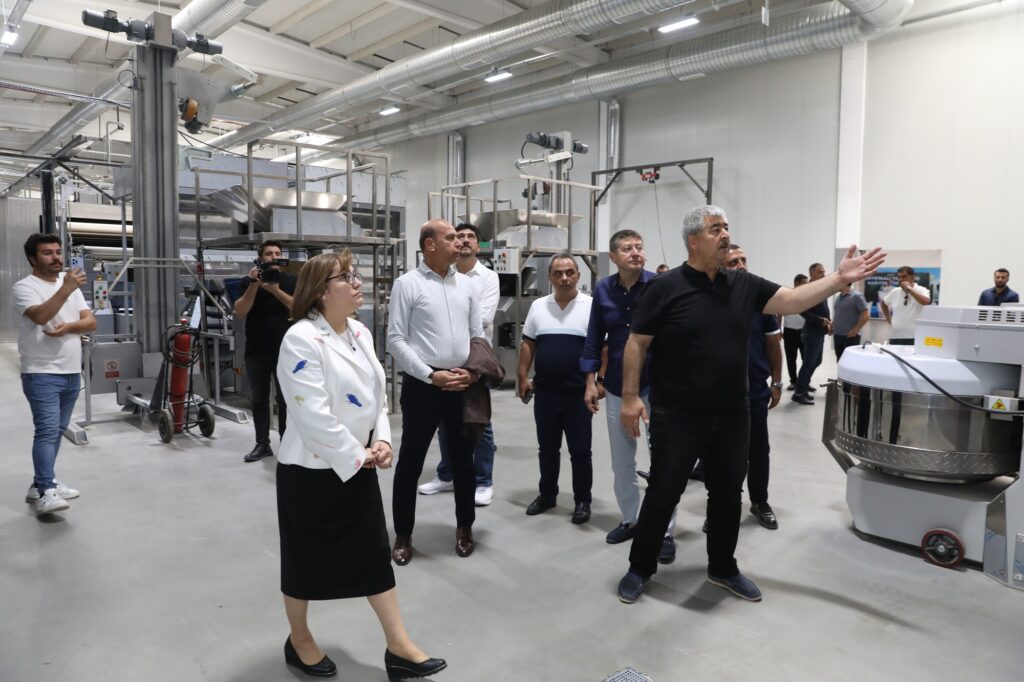 BAŞKAN ŞAHİN, HAYDİ HALK EKMEK FABRİKASINI ZİYARET ETTİ