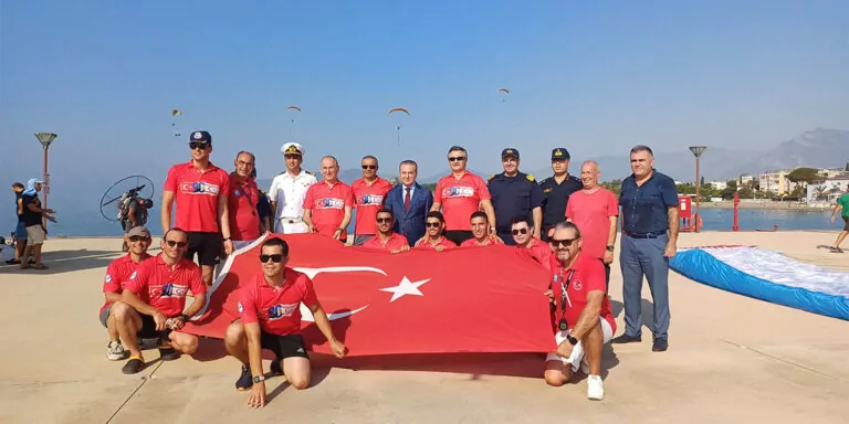 Devlet Eski Bakanı Kürşad Tüzmen KKTC’ye yüzüyor