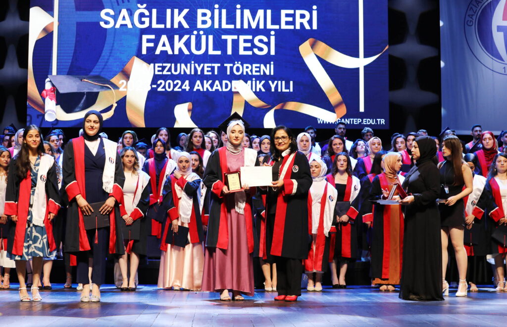 GAÜN’DE SAĞLIK BİLİMLERİ FAKÜLTESİ MEZUNİYET TÖRENİ DÜZENLENDİ
