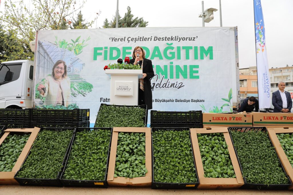 GAZİANTEP BÜYÜKŞEHİR İLE ÇİFTÇİNİN YÜZÜ GÜLÜYOR TARIMA DESTEK ARTARAK SÜRÜYOR