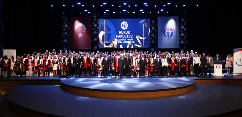 GENÇ HUKUKÇULARIN MEZUNİYET COŞKUSU