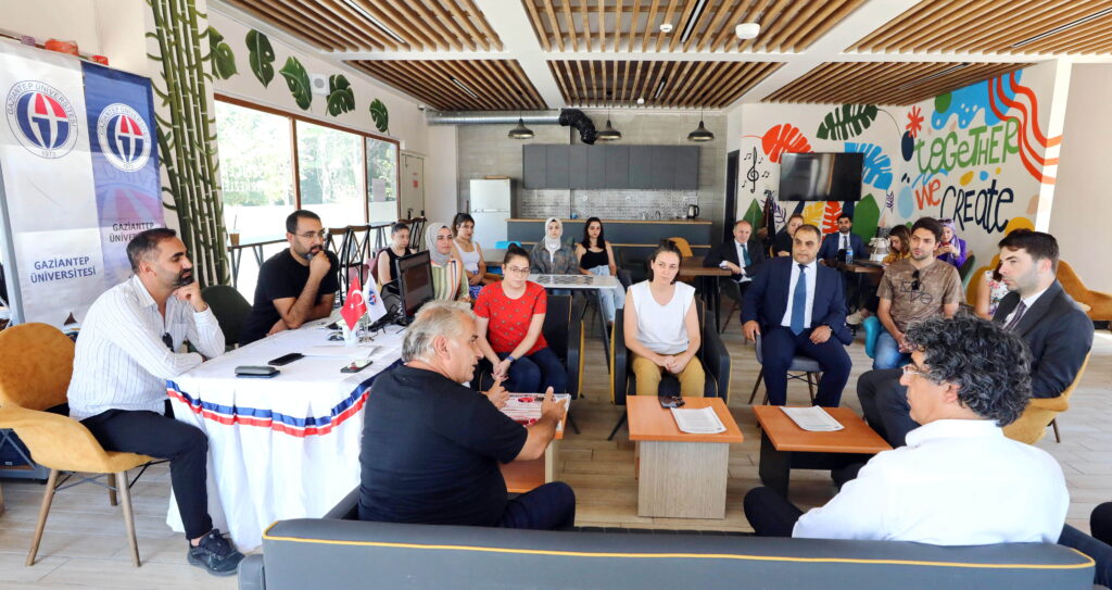 GENÇLİK HİZMETLERİ GENEL MÜDÜRÜ DR. ENES EFENDİOĞLU GAÜN TERCİH OFİSİ’Nİ ZİYARET ETTİ