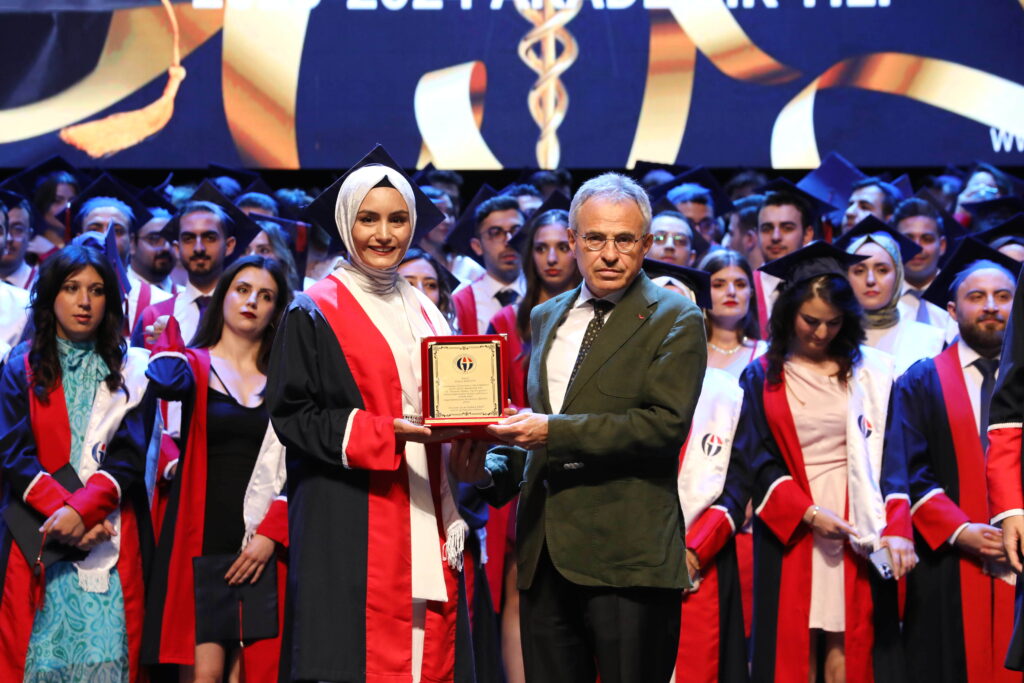 GAZİANTEP ÜNİVERSİTENİN GENÇ DOKTORLARI MEZUN OLDU