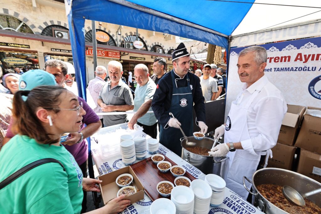 ŞAHİNBEY BELEDİYESİ AŞURE GELENEĞİNİ SÜRDÜRÜYOR