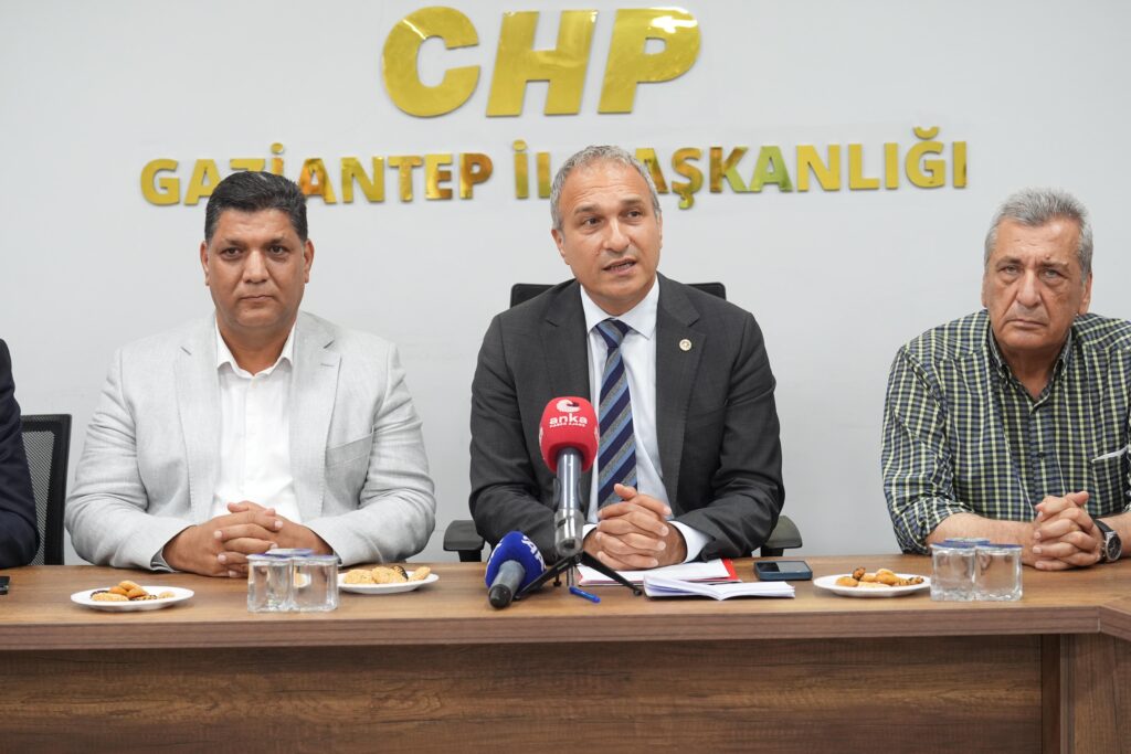 ÖZÇAĞDAŞ’TAN HÜKÜMETİN EĞİTİM POLİTİKALARINA SERT ELEŞTİRİ