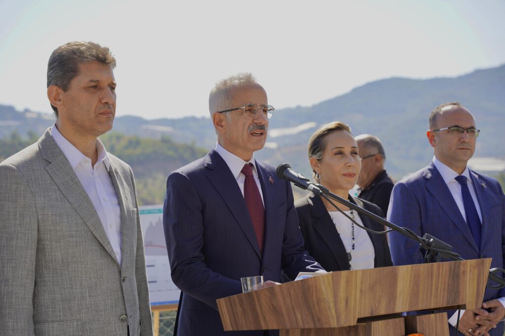 Bakan Uraloğlu: “INSTAGRAM KANUNLARA UYARSA ERİŞİM YASAĞI KALKACAK”
