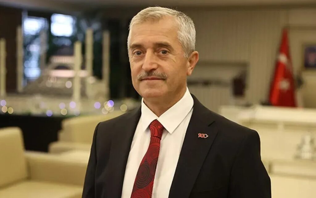 BAŞKAN TAHMAZOĞLU’NDAN ÜNİVERSİTE ÖĞRENCİLERİNE MÜJDE