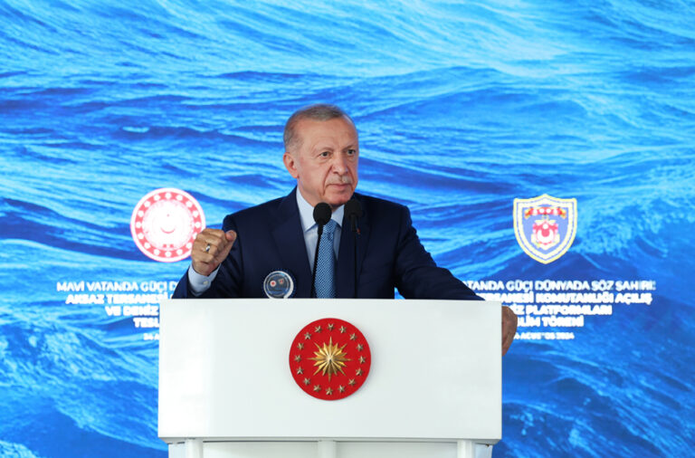 Cumhurbaşkanı Erdoğan: “Topraklarımızda huzur içinde yaşamak için güçlü ve etkin bir donanmaya sahip olmalıyız”