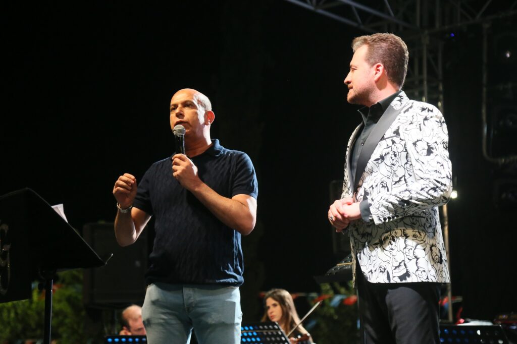HEMŞEHRİ DERNEKLERİ FESTİVALİ’NDE İHSAN GÜVENÇ RÜZGARI ESTİ