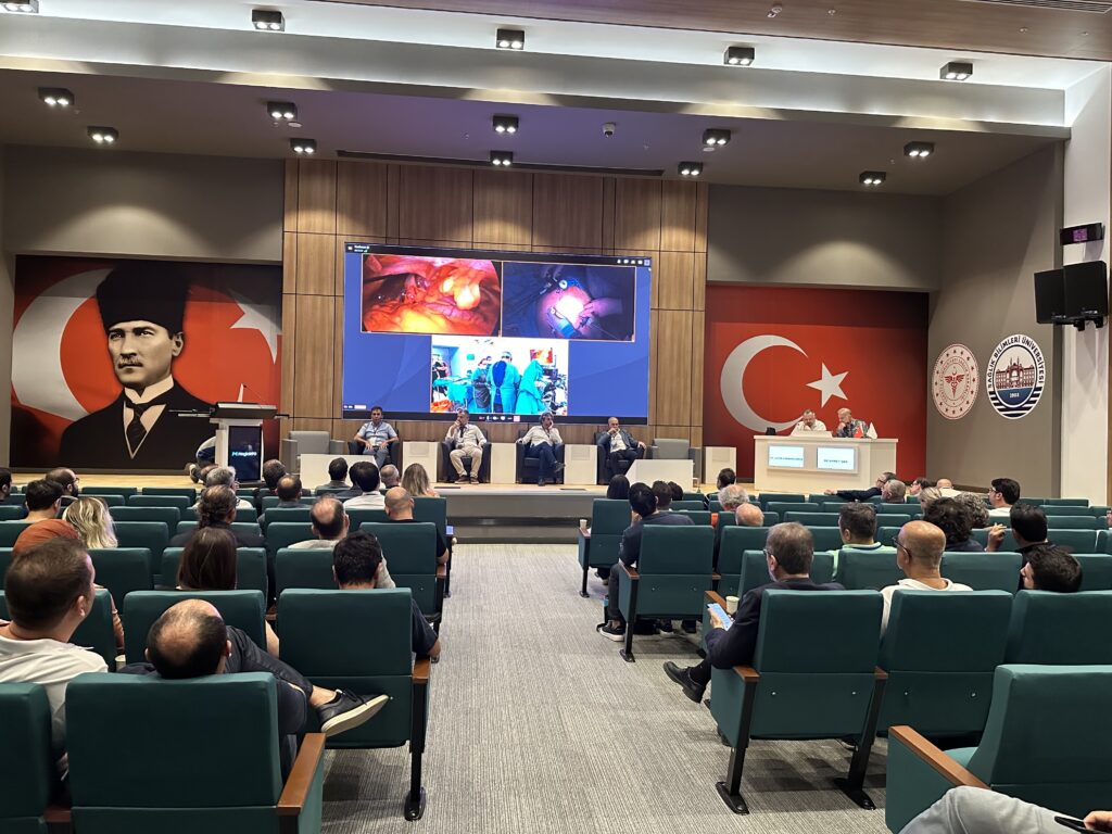 GAZİANTEP ŞEHİR HASTANESİ’NDE AMELİYATLAR CANLI İZLENDİ CERRAHLAR GAZİANTEP’TE CANLI YAYINDA 4 AMELİYAT GERÇEKLEŞTİRDİ