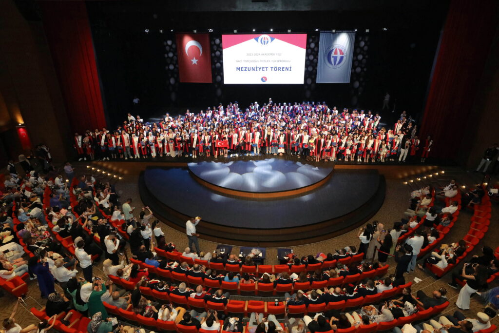 NACİ TOPÇUOĞLU MYO’DA MEZUNİYET HEYECANI