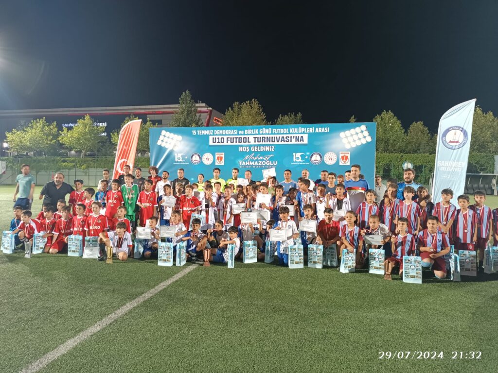 MİNİK FUTBOLCULAR ŞAHİNBEY BELEDİYESİ’NİN ORGANİZASYONUNDA KARŞI KARŞIYA GELDİ