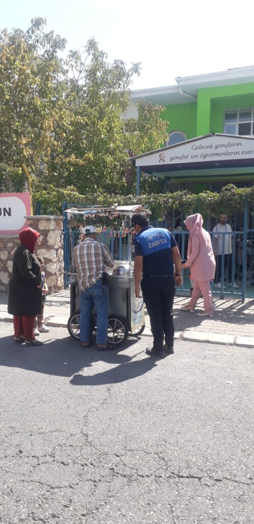 ŞEHİTKAMİL ZABITA EKİPLERİNDEN OKUL ÇEVRESİNDE KAPSAMLI DENETİM