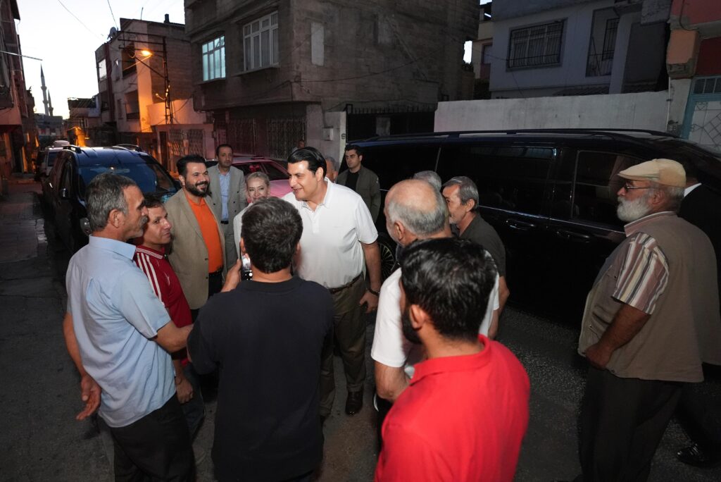 BAŞKAN UMUT YILMAZ, KARŞIYAKA’DA VATANDAŞLARLA BULUŞTU