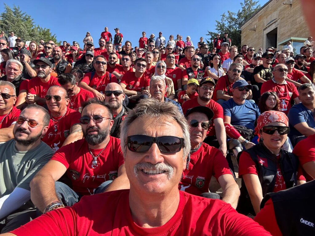 TÜZMEN ve YÜZLERCE MOTOSİKLET TUTKUNU, GAZİLER İÇİN TURLADI