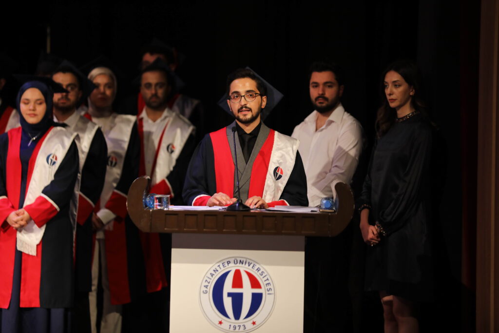 GAÜN DİŞ HEKİMLİĞİ FAKÜLTESİNDE MEZUNİYET COŞKUSU