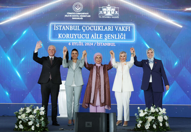 Emine Erdoğan, İstanbul Çocukları Vakfı Koruyucu Aile Şenliği’ne katıldı