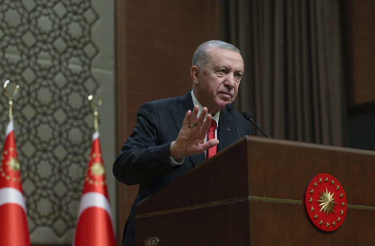 Cumhurbaskanı Erdoğan: “Mevcut anayasa yapılan onca revizyona rağmen Türkiye’ye ve demokrasimize dar geliyor”