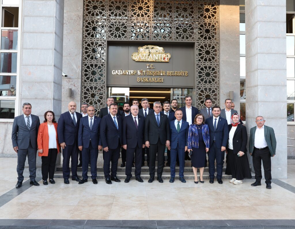BAKAN MEMİŞOĞLU BAŞKAN ŞAHİN’İ ZİYARET ETTİ
