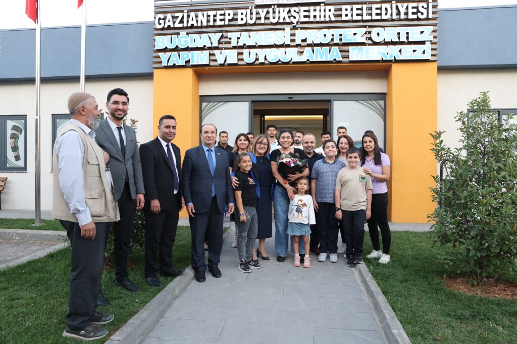 BAŞKAN ŞAHİN, DEPREMZEDE SENEM ECE’YE SAHİP ÇIKTI