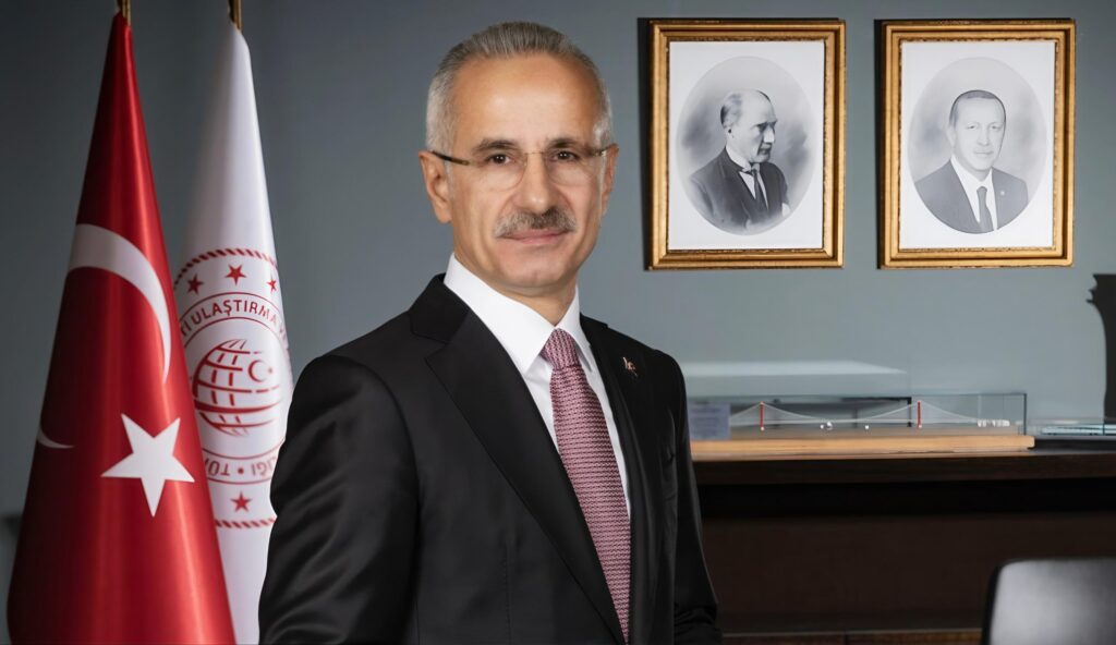 BAKAN URALOĞLU: “TÜRKİYE İÇİN ÇALIŞMAYA, ÜRETMEYE DEVAM…”