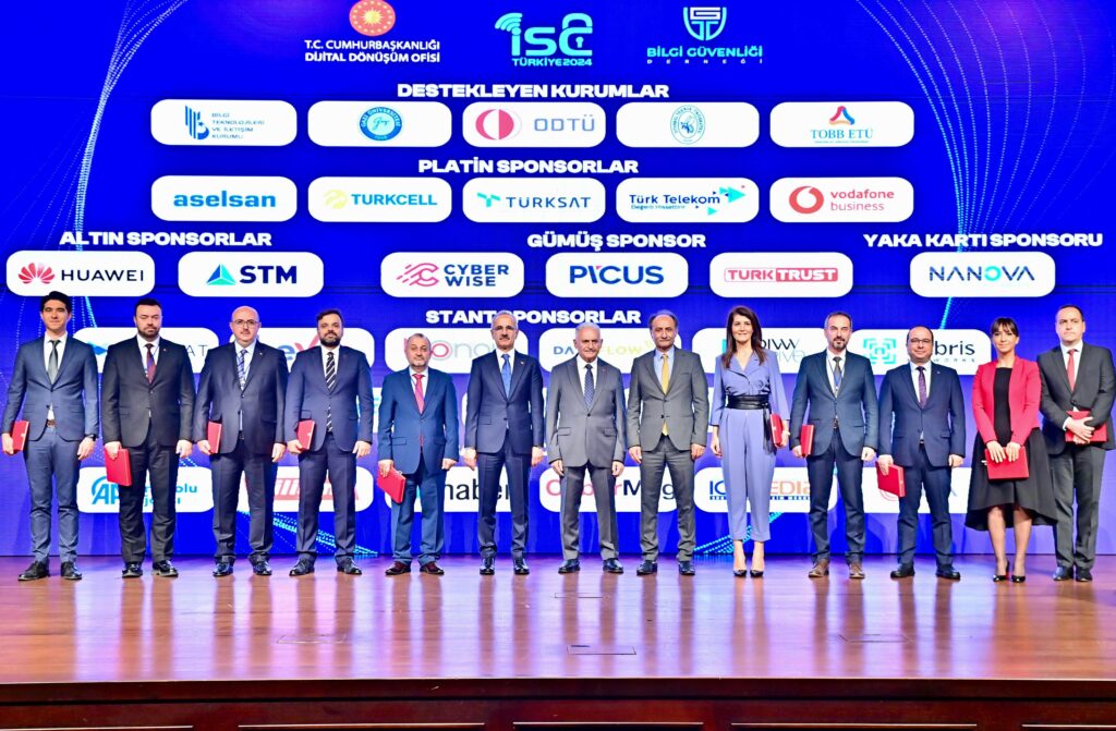 BAKAN URALOĞLU: “SOSYAL MEDYA TEHDİT ALANI OLMAYACAK”