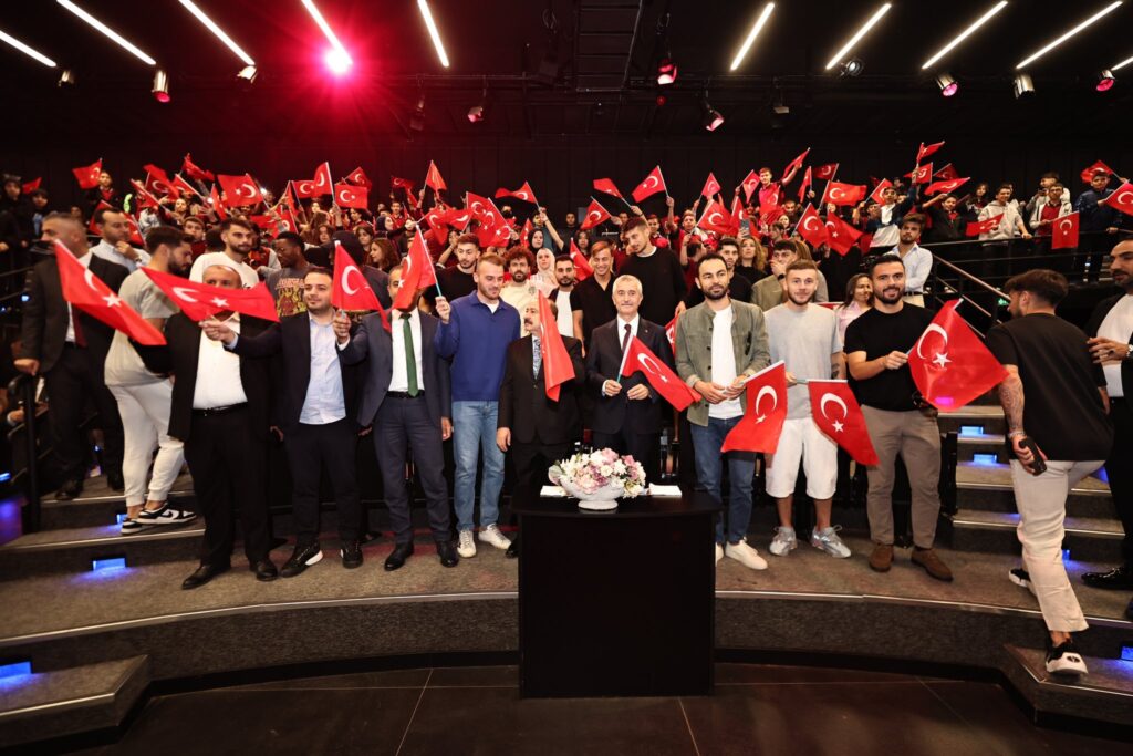 BAŞKAN TAHMAZOĞLU GENÇLERİ GAZİANTEP FK’LI OYUNCULARLA BULUŞTURDU